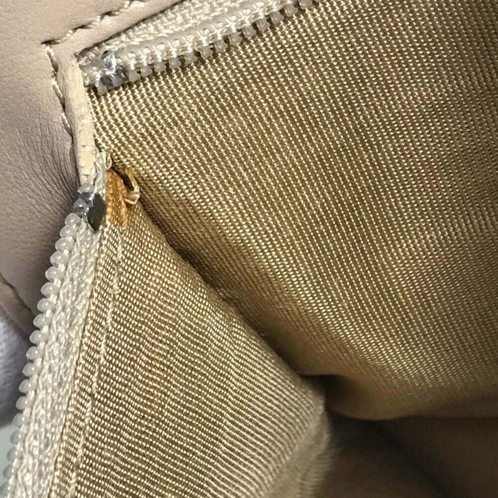 CHANEL Cream Wallet - Picture 15 of 16